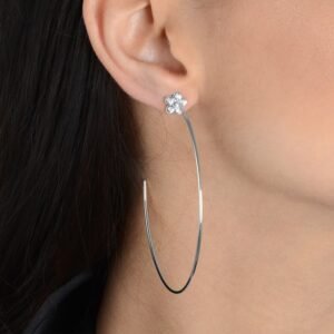 Brinco Prateado Grande de Argola com Flor em Strass